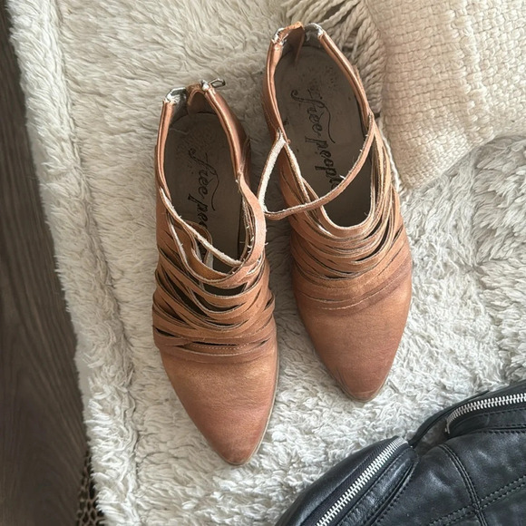 Free People "Lost Valley" Distressed Zipper Back Boots Size 39 - Picture 12 of 14